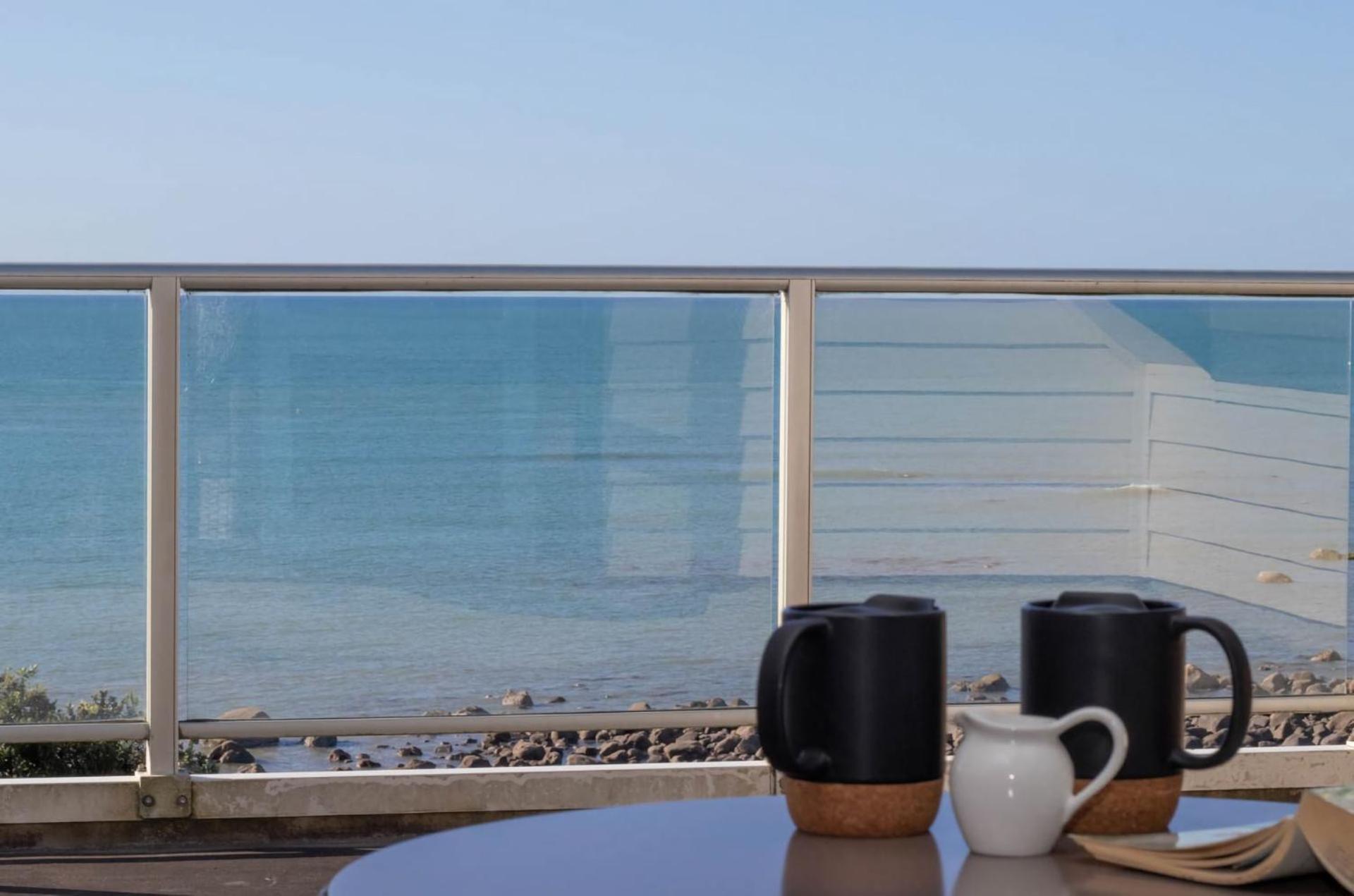 Beachfront Bliss On Wanaka Terrace Support Local Villa นิวพลีมัธ ภายนอก รูปภาพ