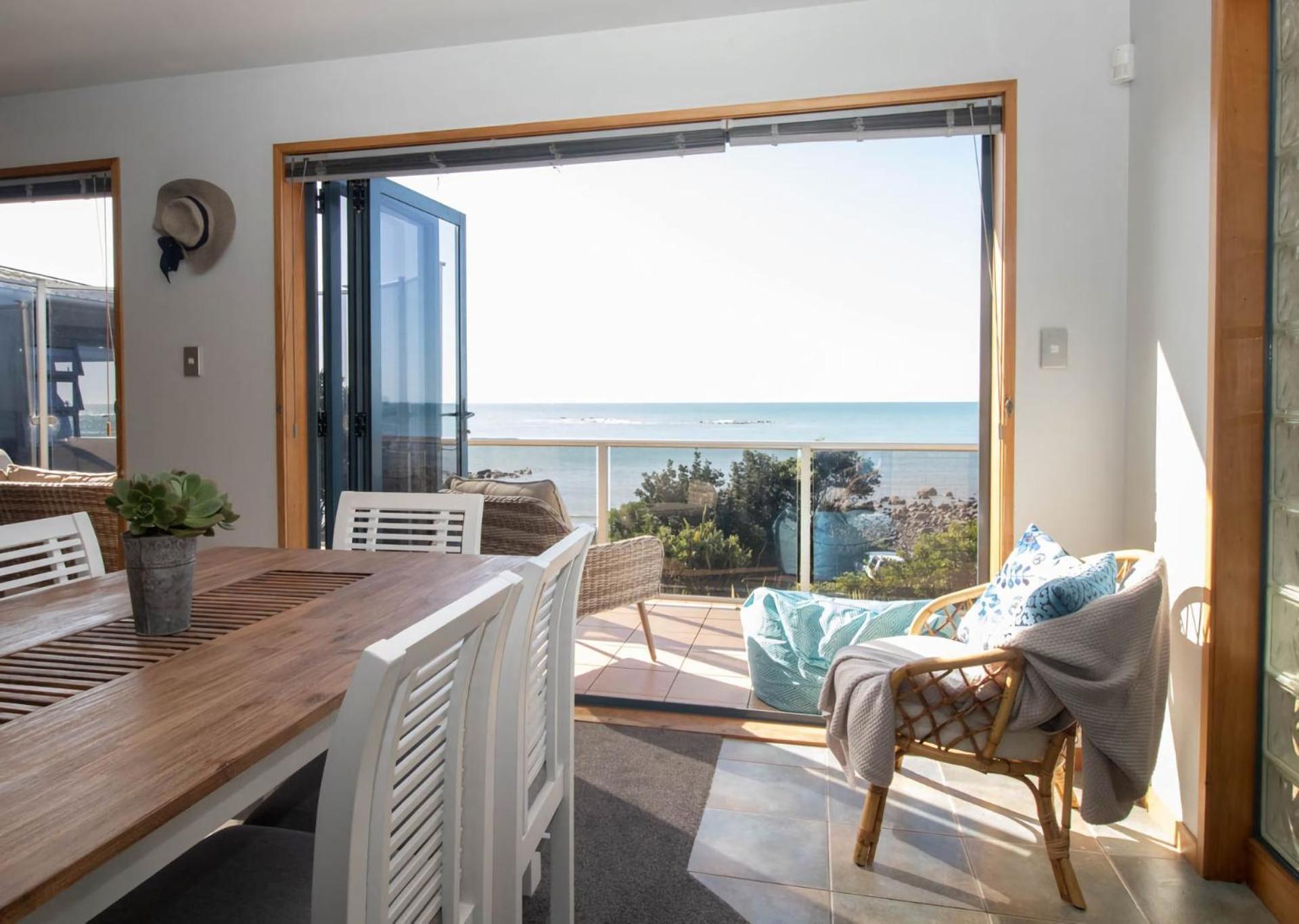 Beachfront Bliss On Wanaka Terrace Support Local Villa นิวพลีมัธ ภายนอก รูปภาพ