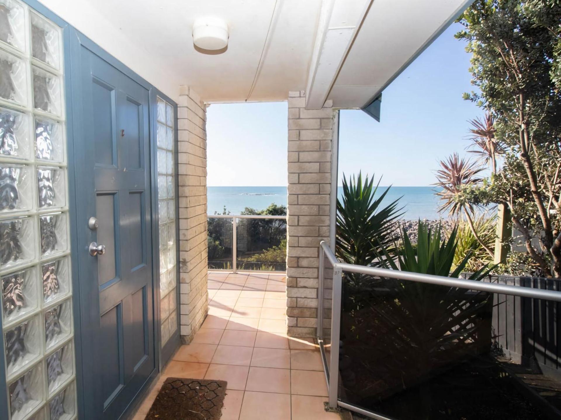 Beachfront Bliss On Wanaka Terrace Support Local Villa นิวพลีมัธ ภายนอก รูปภาพ