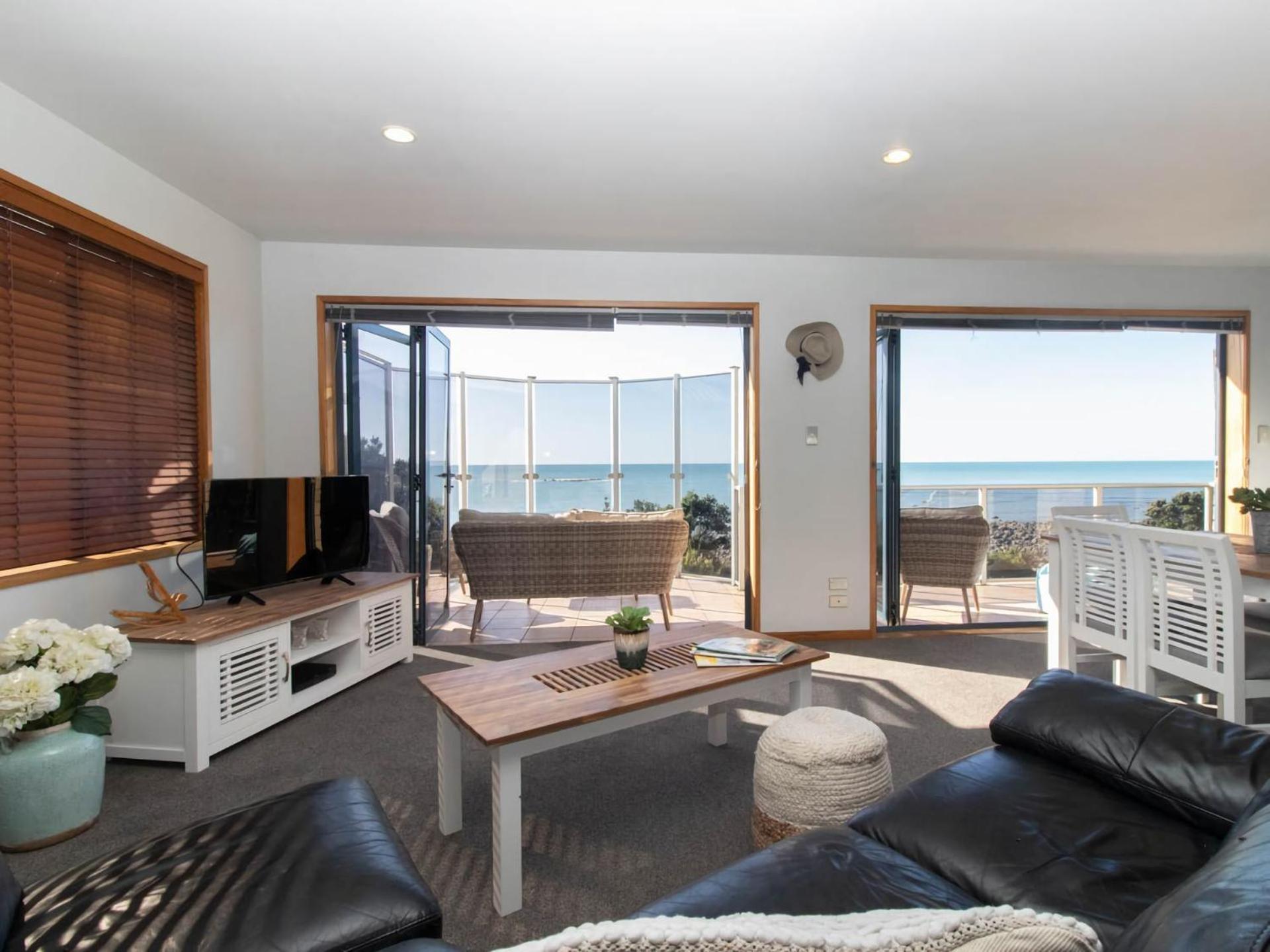 Beachfront Bliss On Wanaka Terrace Support Local Villa นิวพลีมัธ ภายนอก รูปภาพ