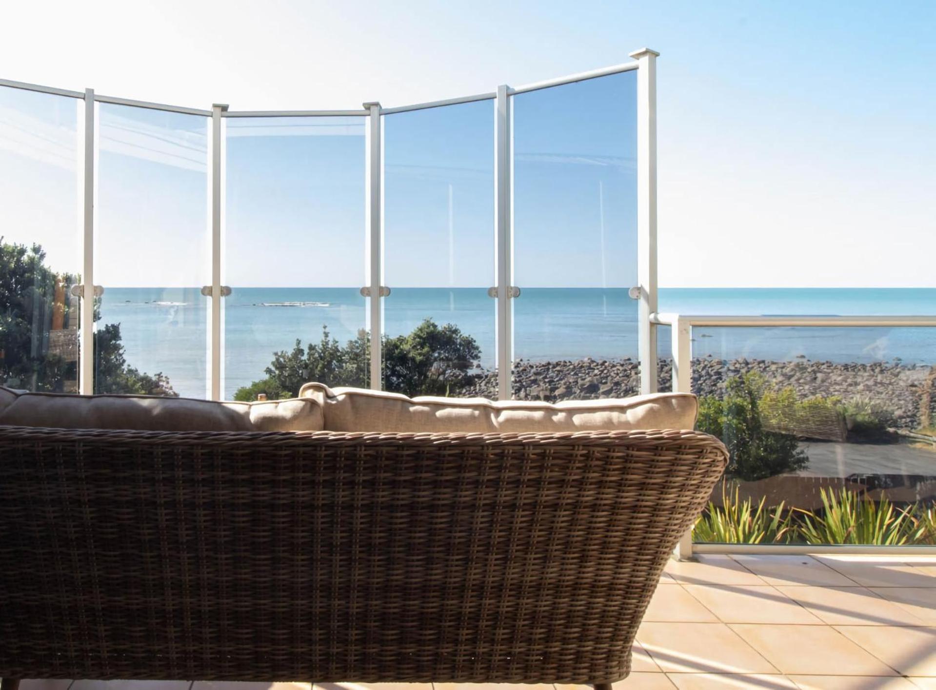 Beachfront Bliss On Wanaka Terrace Support Local Villa นิวพลีมัธ ภายนอก รูปภาพ